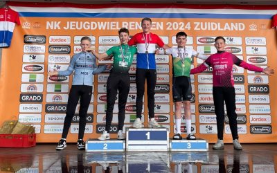 Levi van der Kaa verovert het brons op NK-jeugdwielrennen.
