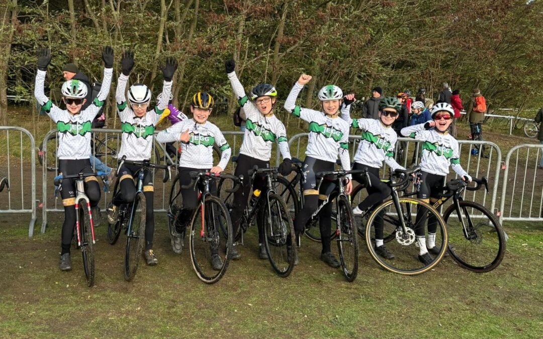 Faas van Mook vierde en Senna de Nooyer door val niet in top tien in veldrit Alphen.