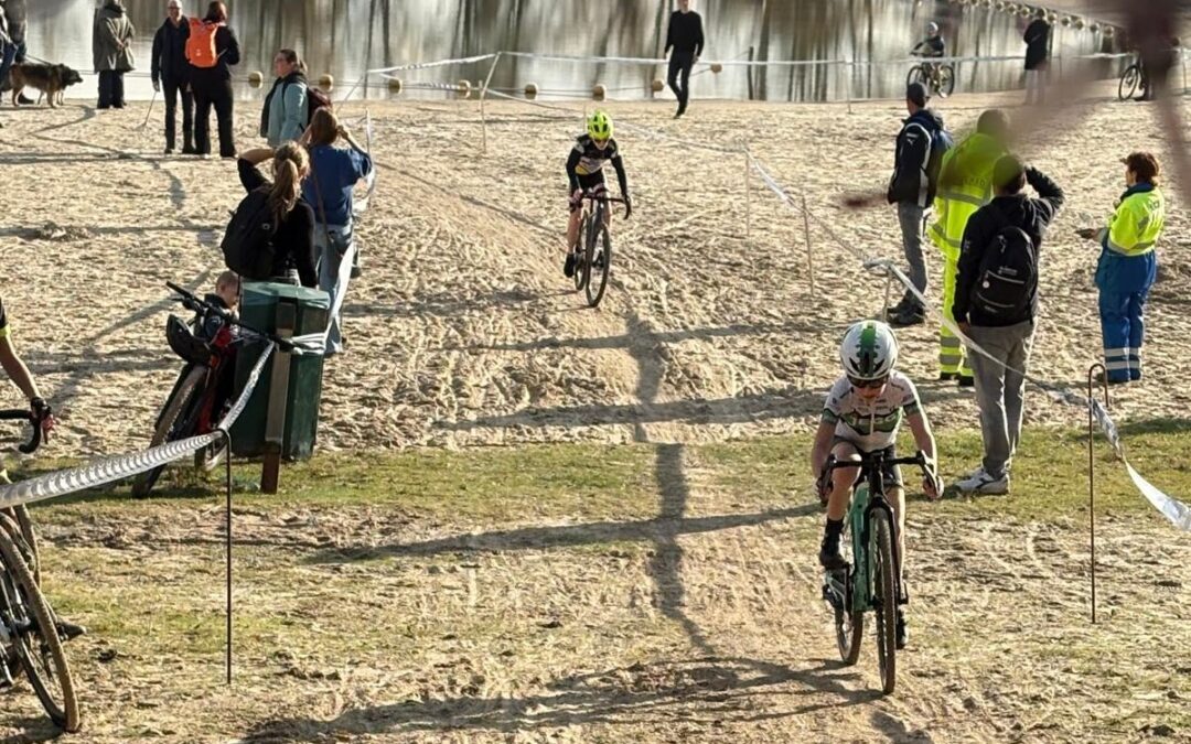 Mooi weer en vechtlust WBVC-veldrit Galderse Meren.